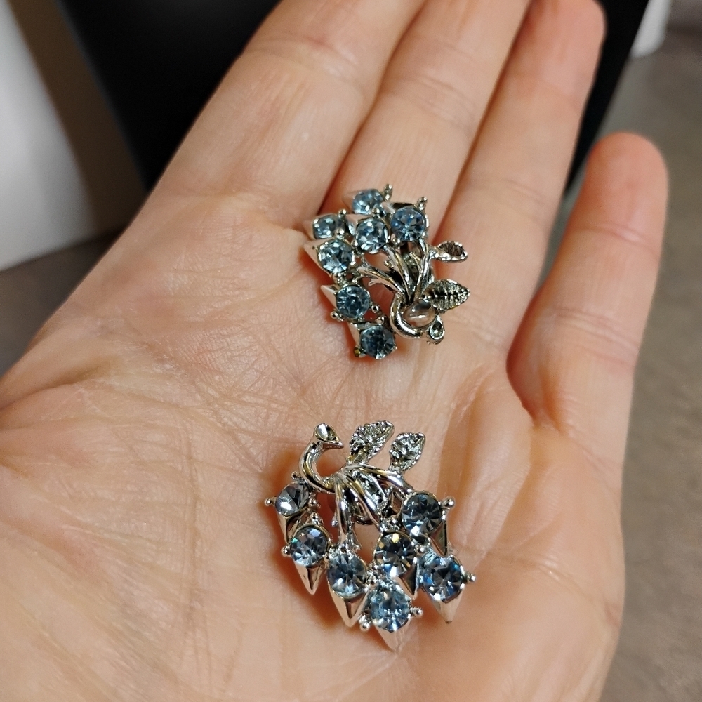Vintage Coro Silver Tone Blue Rhinestone Flower Clip On Earrings - Picture 3 of 3